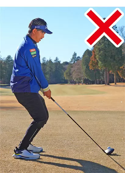 重心を落としすぎてヒザが曲がりすぎている。