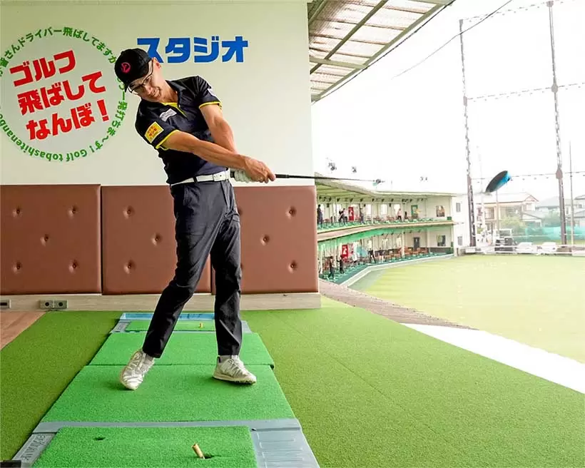 上体のリラックス感覚がヘッドスピードアップに直結する。