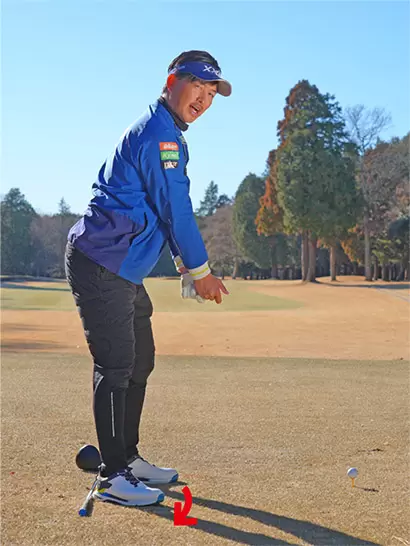 スクエアスタンスの状態から右ツマ先を開けばスクエア感覚が保てる。