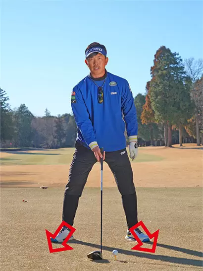 両ツマ先をハの字に広げてもいいし、カラダの稼働域に合わせて片方だけ開いてもいい。