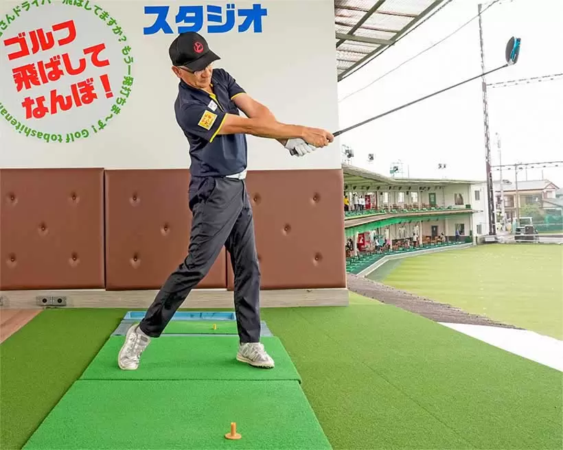 リズムとテンポが安定すれば気持ちよく振り抜けて遠くに飛ばせる。