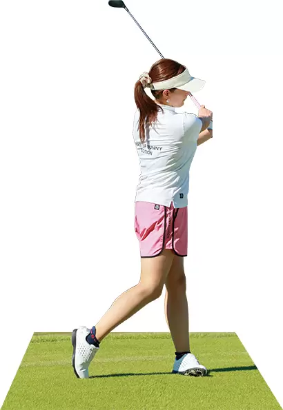 フォロースルーを低く出してフィニッシュもコンパクト。