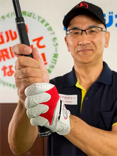 ドラコンプロの小池正次はテンフィンガーグリップに握って飛ばしているという。