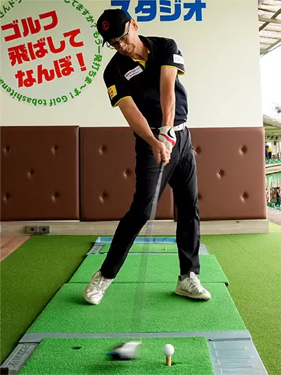 右手に主導権を与えることで自分の持てるパワーを最大限発揮しやすいのが一番のメリット。