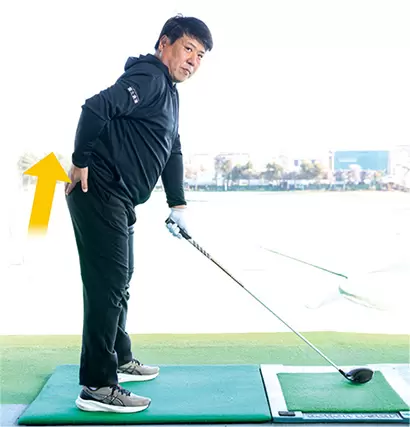 お尻を持ち上げるイメージで構えれば下半身がどっしりする。