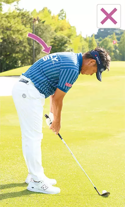 ヒザを曲げずに前傾姿勢を深くすると手打ちのミスを招く。