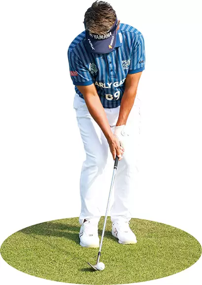 高く上げたい時はボールを真ん中に、低く出したい時はやや右に置く。