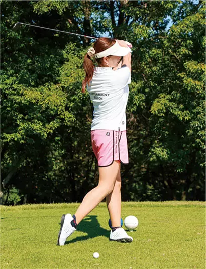 大振りせず8割くらいの力感で振ろう。フィニッシュはややコンパクトがいい。