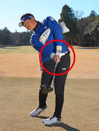 フェースが返りすぎる人にとっては腕のローテーションを抑えることが目的となる。