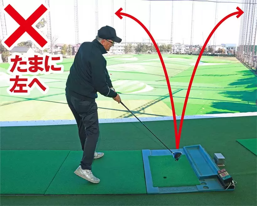 振り遅れてフェースが開いて当たるため、基本的には右に飛びやすい。