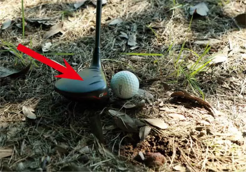 やや鋭角に下ろしてしっかりインパクトする意識を持とう。