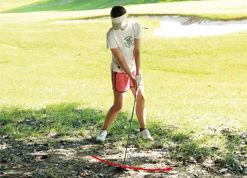 ボールのライが悪いことが多いのでインパクト一点集中を心がけよう。