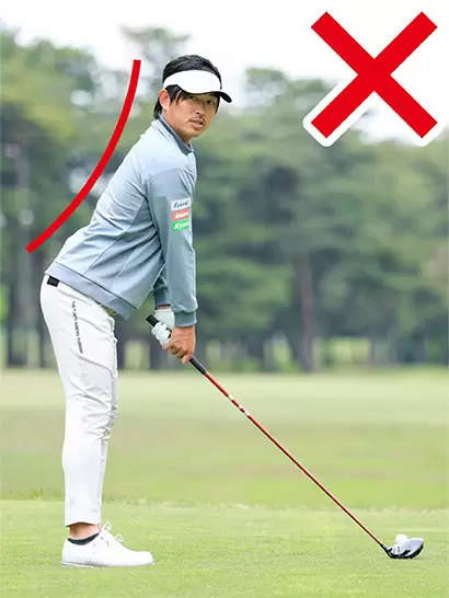 背中を無理に反らせると窮屈感が先行するし、腰痛も引き起こしやすい。