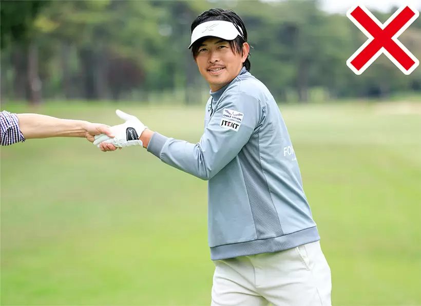 強く引っ張ろうとして左腕が縮んでしまうのもNGだ。