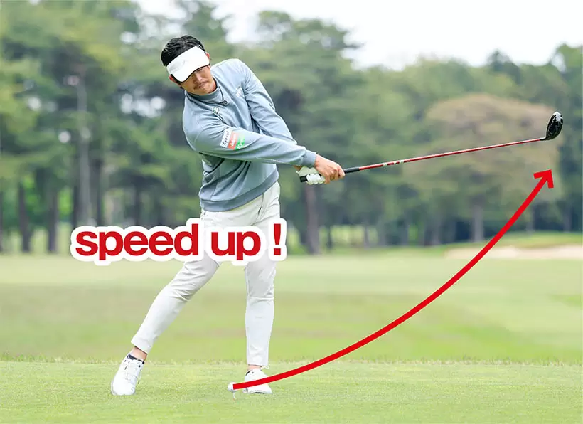 フォロースルーもクラブヘッドの重さを利用して大きな円弧を描こう。