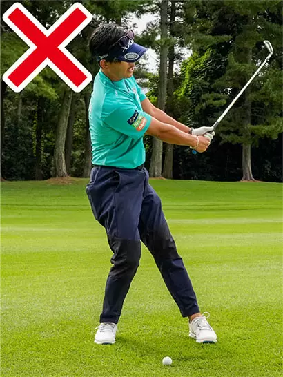 このように体重が左足に乗らず、カラダが引けてしまう人にもスイング修正に役立つ。