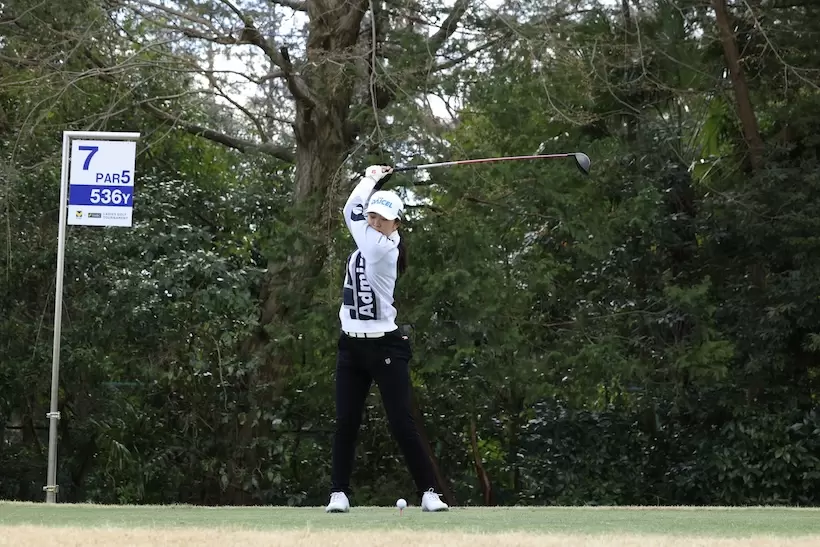 堀琴音,ドライバー,スイング,連続