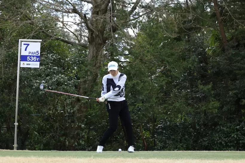 堀琴音,ドライバー,スイング,連続