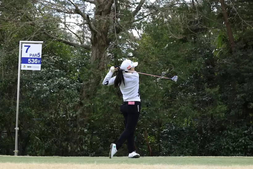 堀琴音,ドライバー,スイング,連続