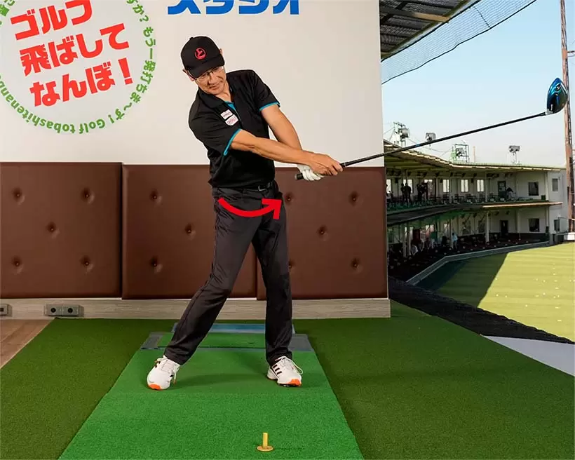 左ツマ先も軽く開いておけばインパクト後も腰が回転しやすく、しっかり振り抜ける。